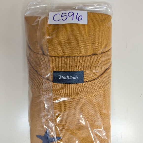 ModCloth Dog Sweater - Picture 12 of 12